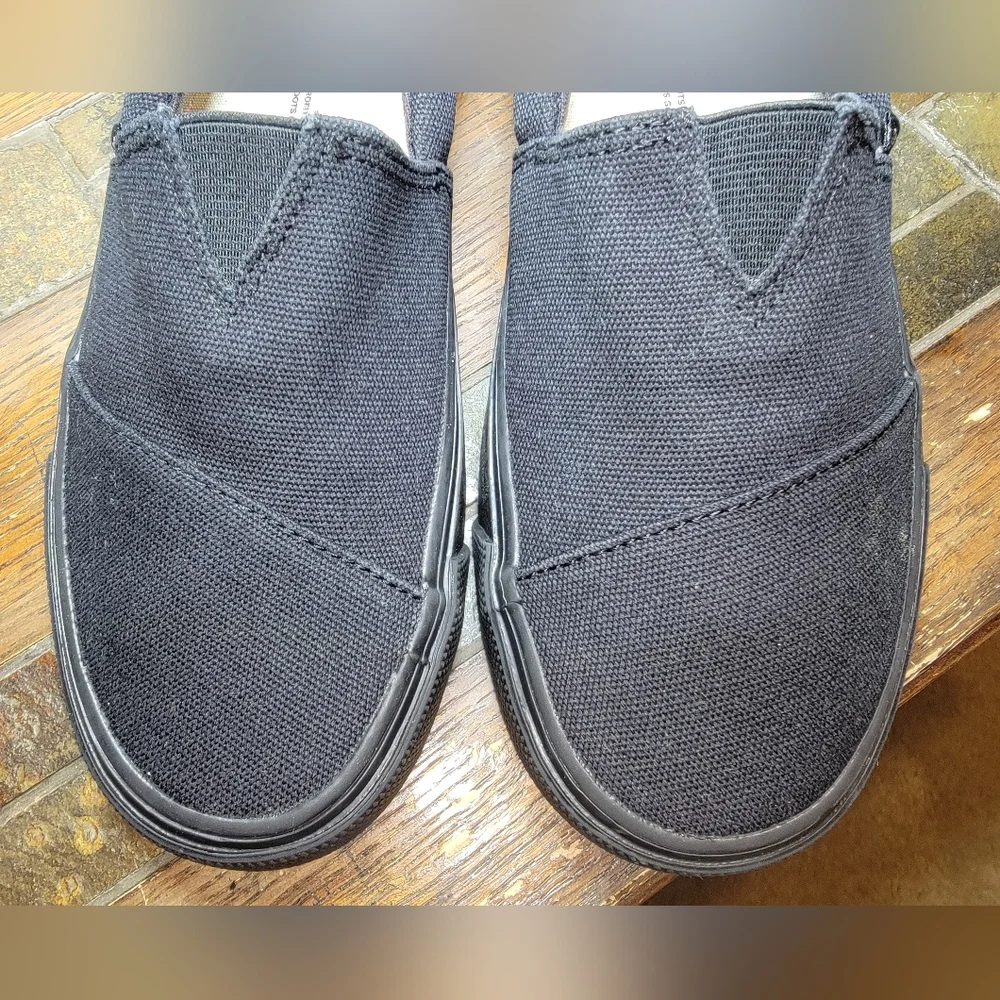 Toms like new